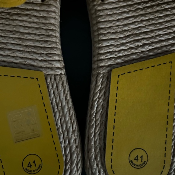 Fashion Nova Sunflower sandals, size 9, new - Picture 7 of 9